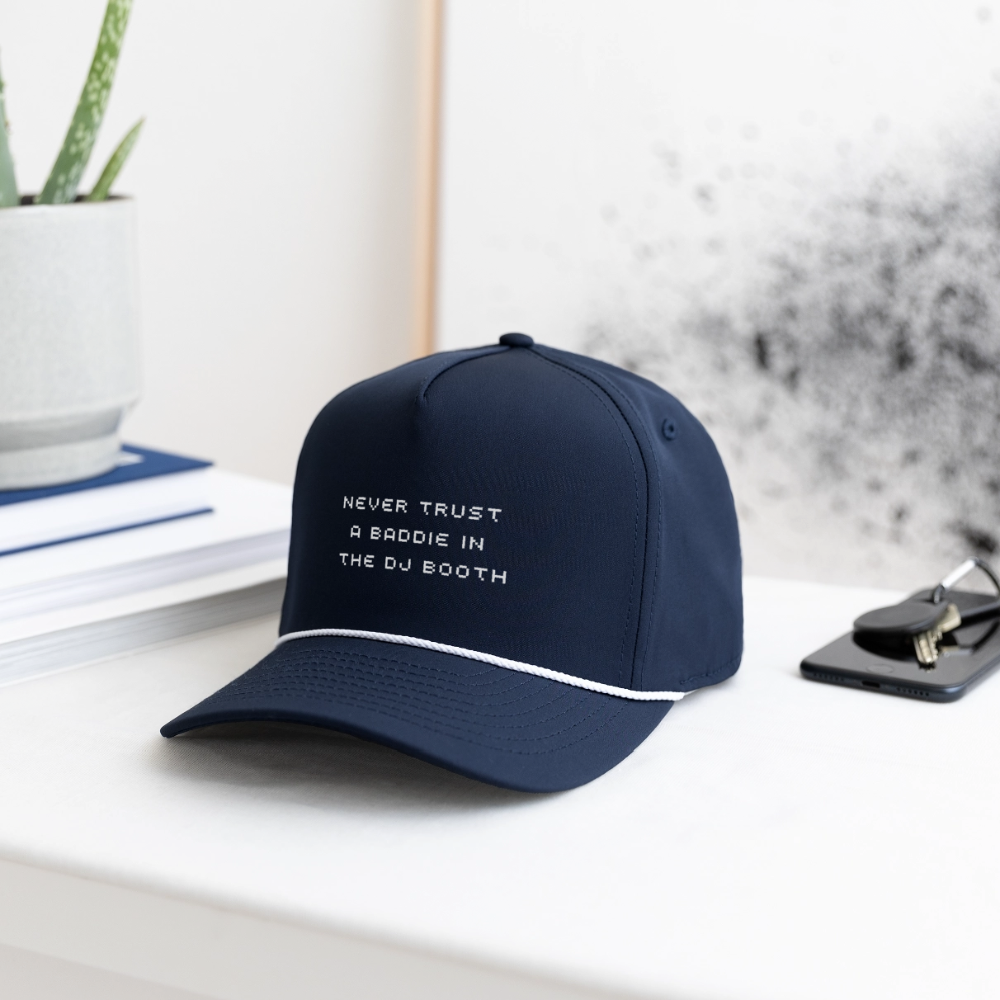 Don't Trust 'Em (Baddie) Hat - navy/white